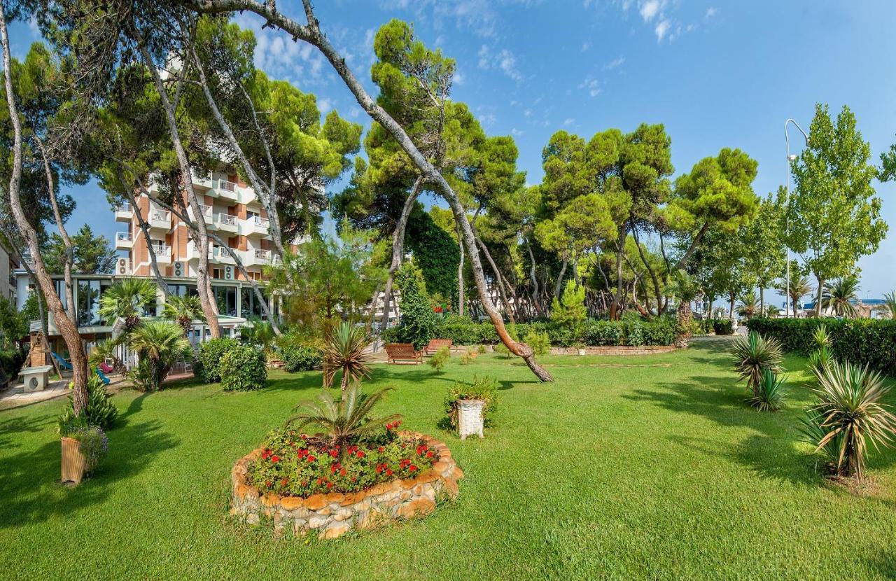 Hotel Atlantic Giulianova Exterior foto