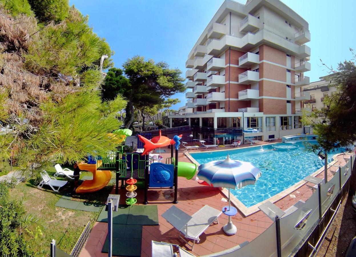 Hotel Atlantic Giulianova Exterior foto