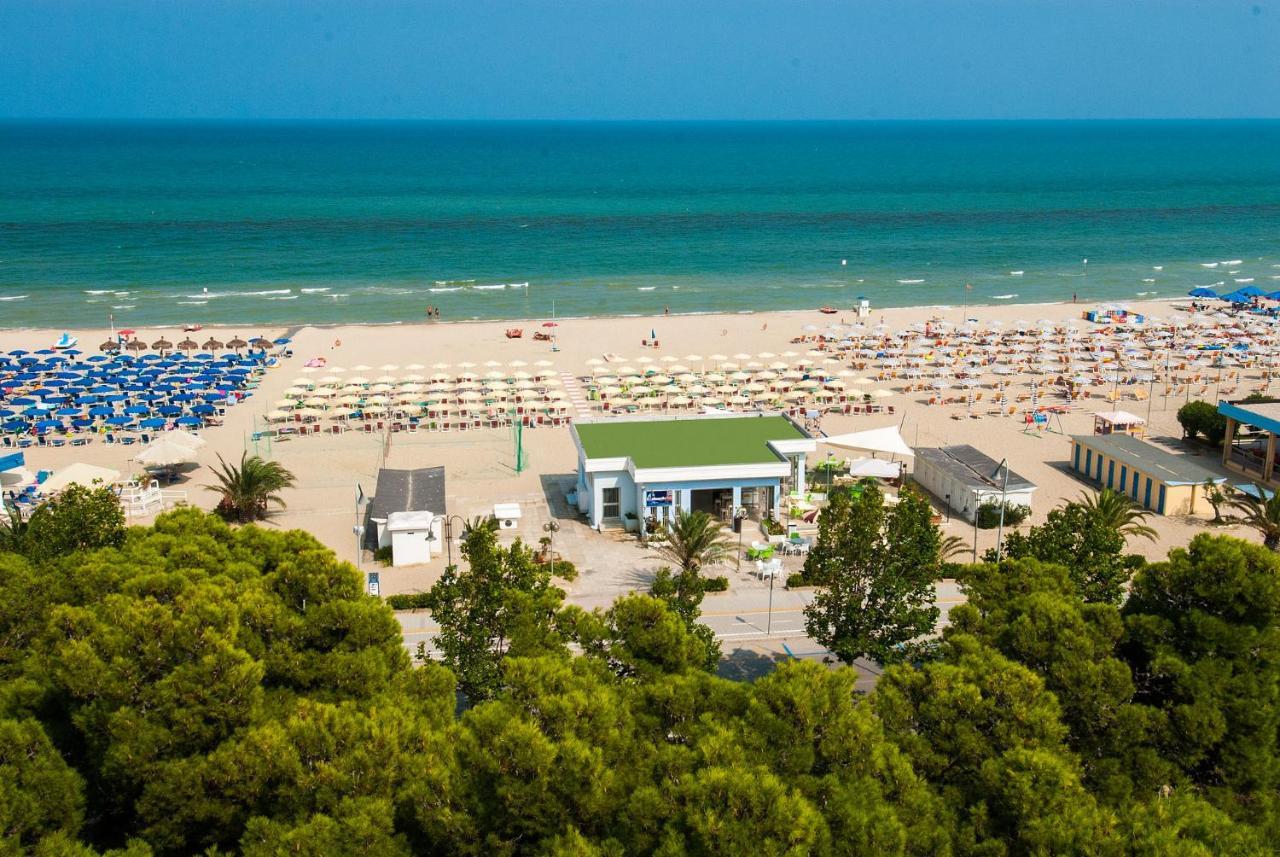 Hotel Atlantic Giulianova Exterior foto