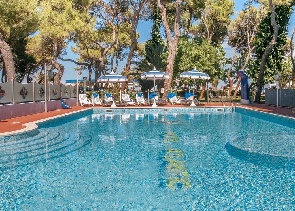 Hotel Atlantic Giulianova Exterior foto